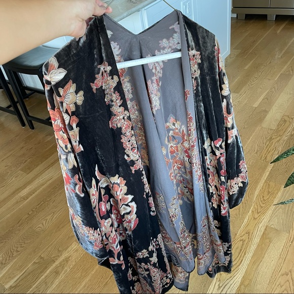 Anthropologie velvet kimono - Picture 2 of 3